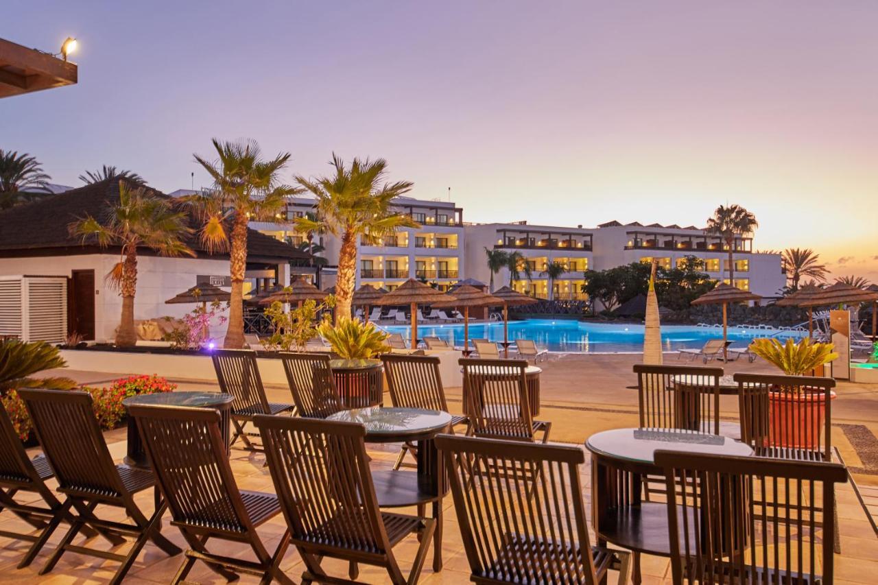 Secrets Lanzarote Resort & Spa - Adults Only Puerto Calero Kültér fotó The resort at sunset